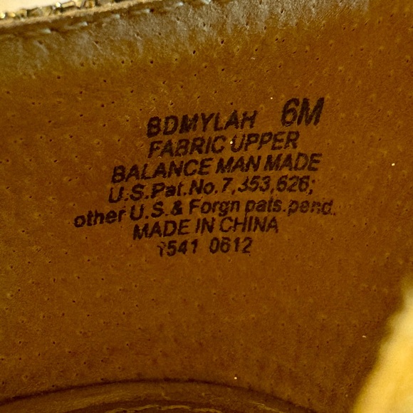 (6) BANDOLINO Open Toe Platform 3" Gold Tone Sparkly Heels - Picture 7 of 7